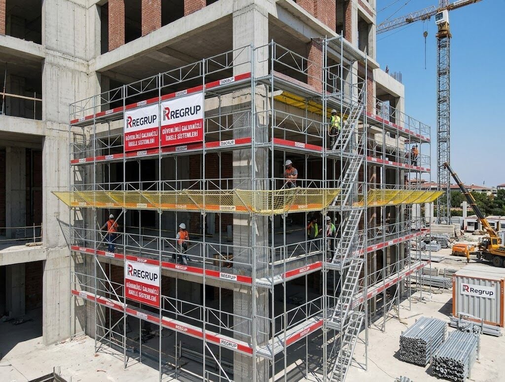 Güvenlikli Dış Cephe İskelesi